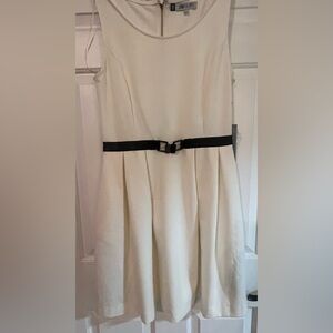 Jennifer Lopez super cute cream and black dress